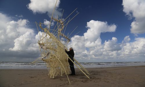 THEO JANSEN’S STRANDBEEST